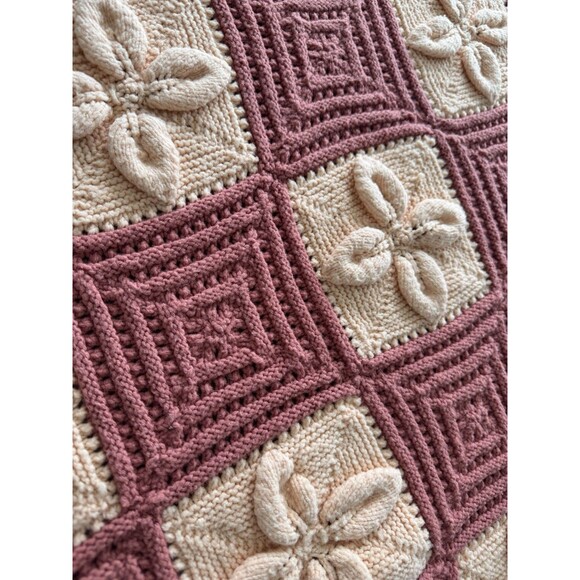 Vintage Hand Knit Crochet Granny 3D Floral Throw Blanket Afghan Peach Pink 65/40 - Picture 2 of 5